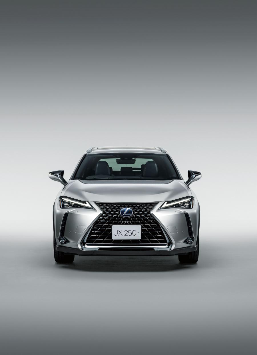  Lexus UX250h 2018 года  (JP) (фото 7 из 14)